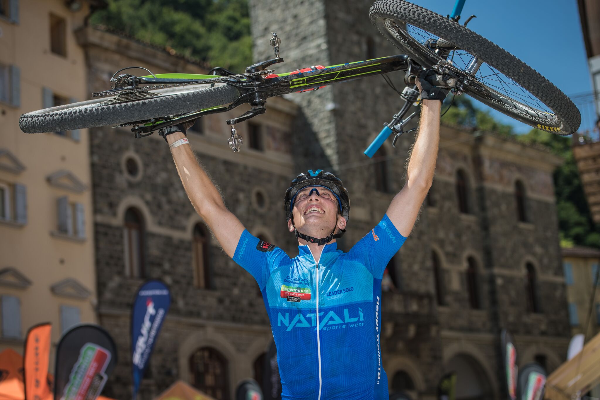 Natali in campo contro il virus: cucite migliaia di mascherine -  Appenninica MTB